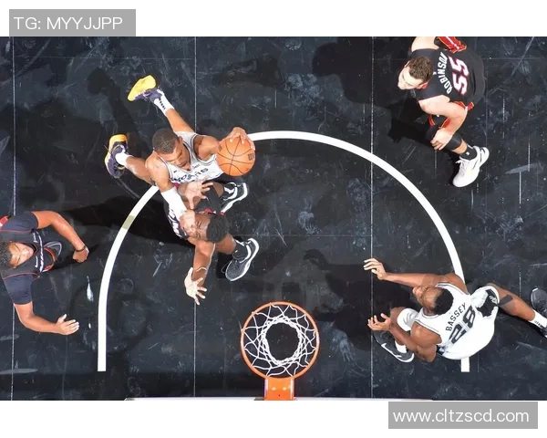 媒体人：文班亚马全场飞天遁地 弗拉格在文班的阴影之下完全失色